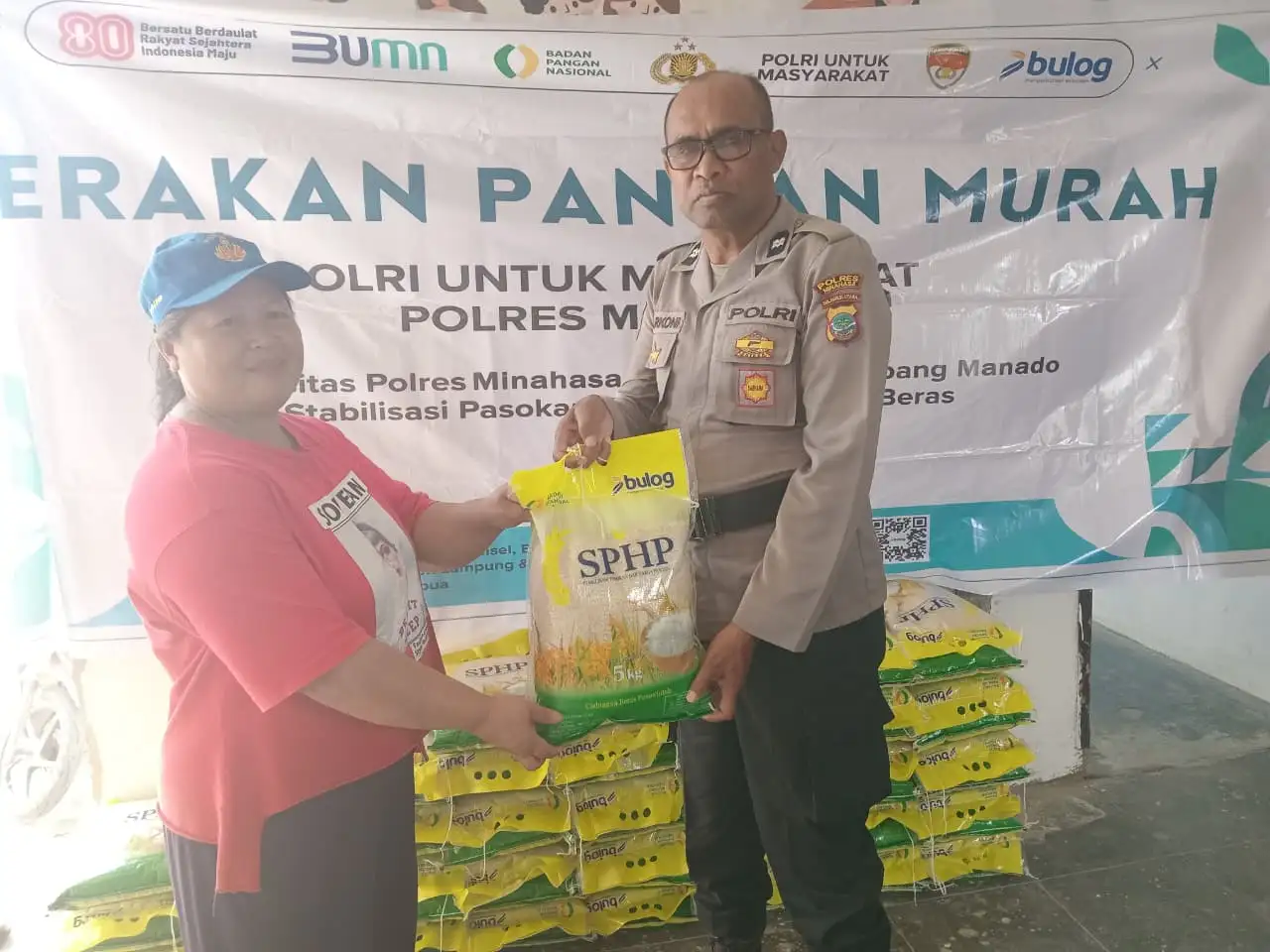 Gerakan Pangan Murah di Tompaso Barat, 1 Ton Beras SPHP Habis Terjual